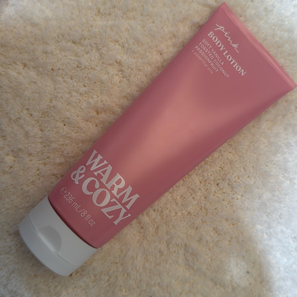 BODY FRAGRANCE
Warm & Cozy Body Lotion